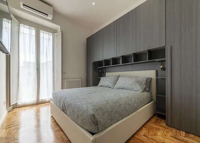 Guesthost - Rione Prati Elegant With Balcony